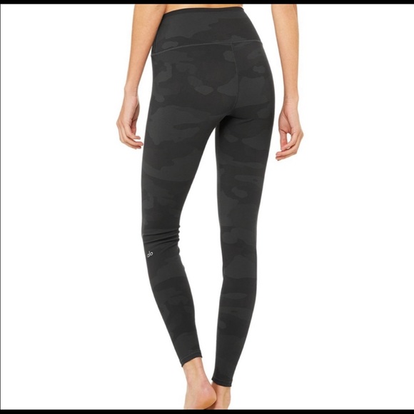 Alo Yoga High waist trainingslegging met logo • Zwart • de Bijenkorf